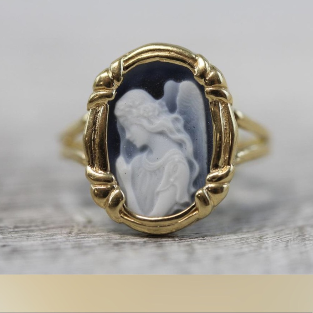 Cameo Ring
